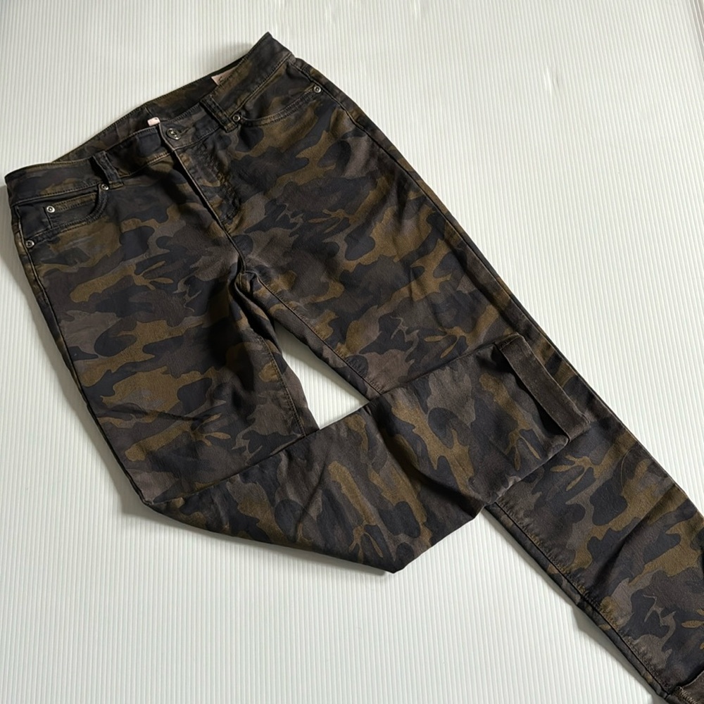 Two Vince Camuto brown, gray and green camo cuffed shorty jeans.  Size 27